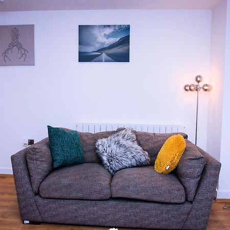 Fezza Luxury Apartment Лондон Екстериор снимка