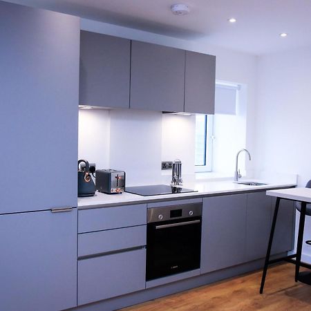 Fezza Luxury Apartment Лондон Екстериор снимка