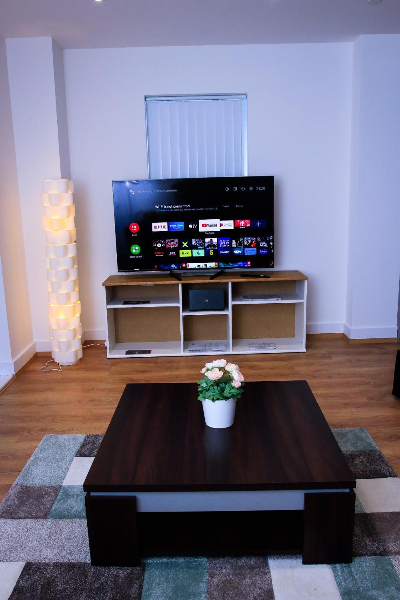 Fezza Luxury Apartment Лондон Екстериор снимка